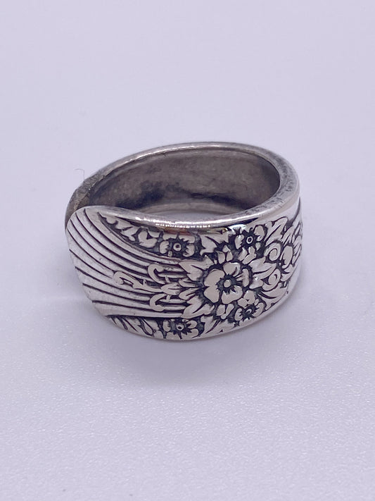 Spoon Ring size: 6